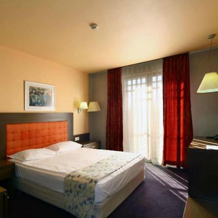 סבילנגראד Park Hotel Romantica מראה חיצוני תמונה