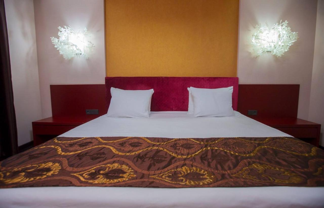 סבילנגראד Park Hotel Romantica מראה חיצוני תמונה