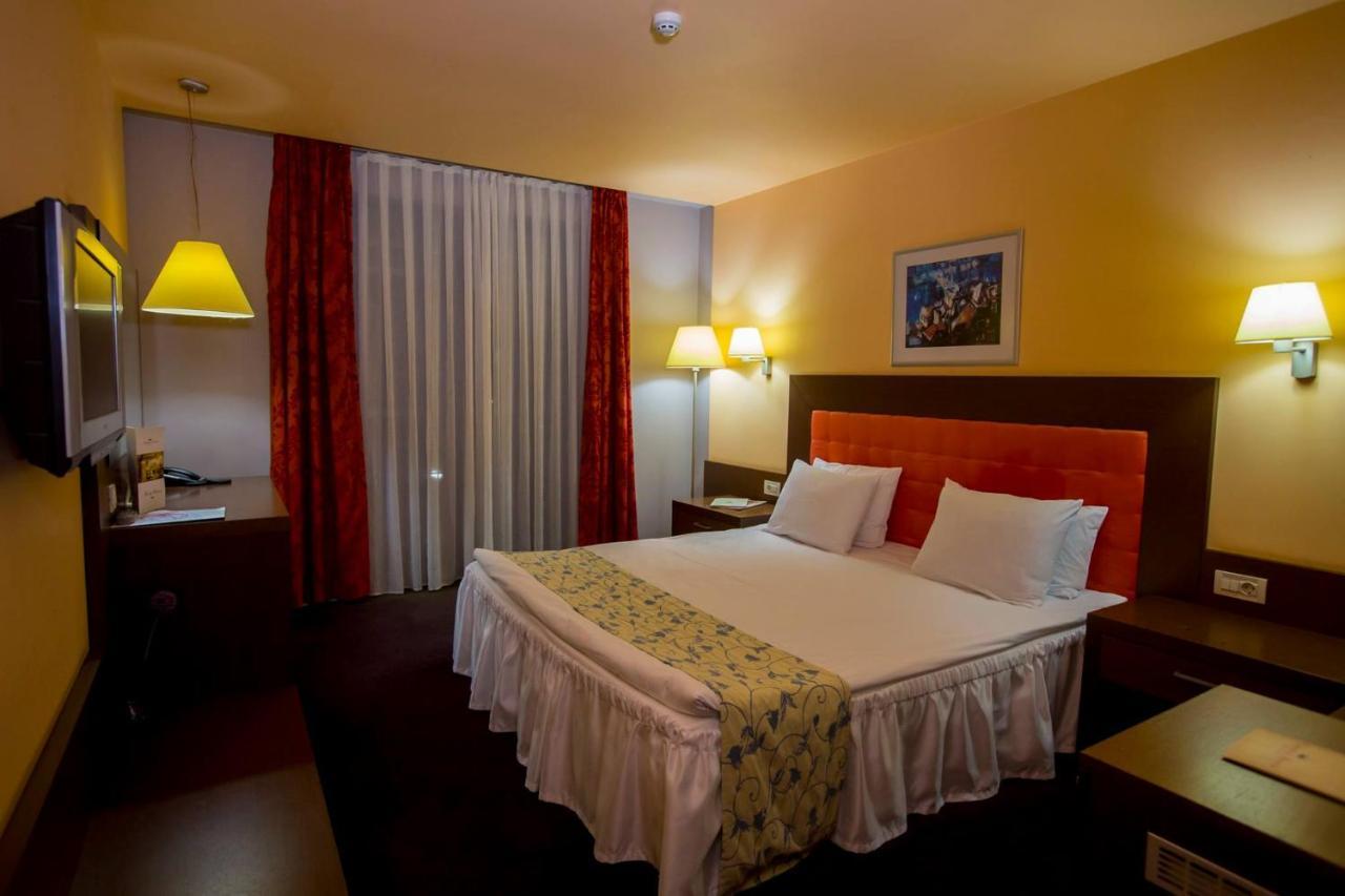 סבילנגראד Park Hotel Romantica מראה חיצוני תמונה